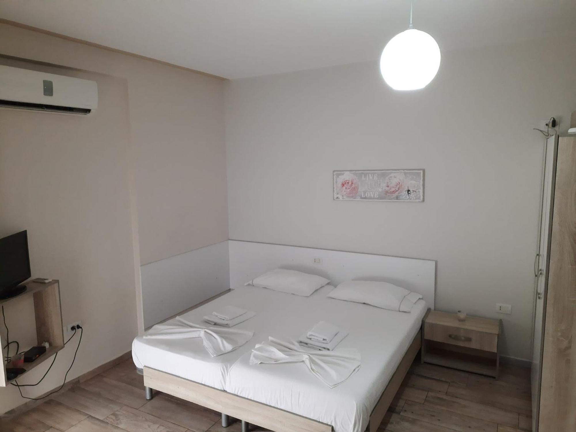 Disy Apartments Влёра Экстерьер фото